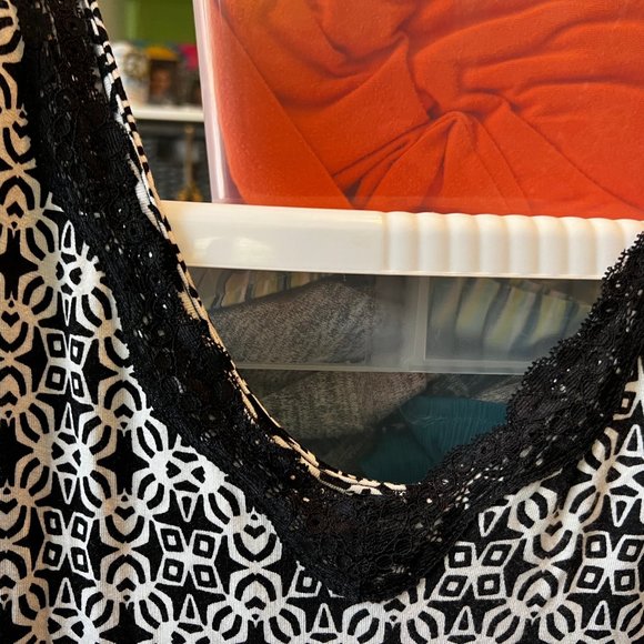 Lane Bryant 26/28 Tank Top Black and White with Lace Trim - Picture 3 of 7